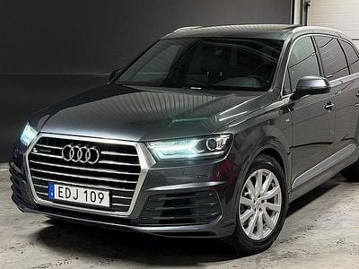 Grå Begagnad 2015 Audi Q7 S-Line SUV | 294 700 kr (Marknadspris)