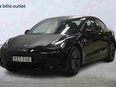Svart Begagnad 2022 Tesla Model 3 Standard Range Sedan | 294 900 kr (Marknadspris)