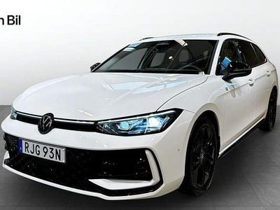 Pure white Begagnad 2025 VW Passat R-line Kombi | 449 900 kr (Dyr)