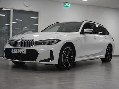 Vit Begagnad 2024 BMW 330e M Sport Kombi | 489 800 kr (Superpris)