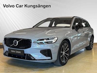 Grå Begagnad 2024 Volvo V60 Plus Kombi | 439 900 kr (Marknadspris)