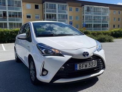 Begagnad Toyota Yaris Hybrid 101 HK (74 kW) 2020