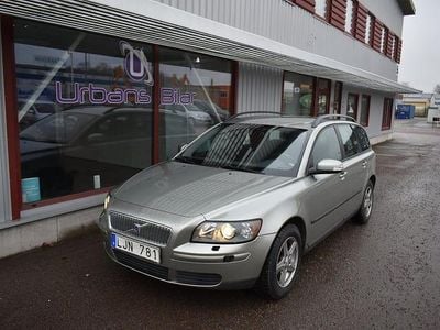 Ljusgrön Begagnad 2006 Volvo V50 Kinetic Kombi | 34 900 kr (Marknadspris)