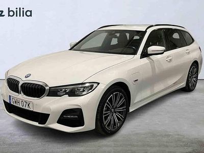 Vit Begagnad 2022 BMW 330e Kombi | 339 900 kr