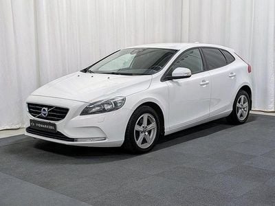 Vit Begagnad 2015 Volvo V40 Halvkombi | 109 900 kr (Marknadspris)