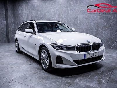 Vit Begagnad 2023 BMW 330 Kombi | 324 800 kr