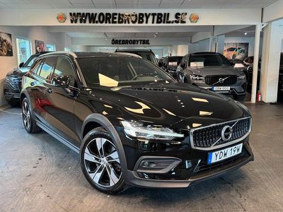 Svart Begagnad 2019 Volvo V60 CC Momentum Kombi | 264 900 kr (Lite dyr)