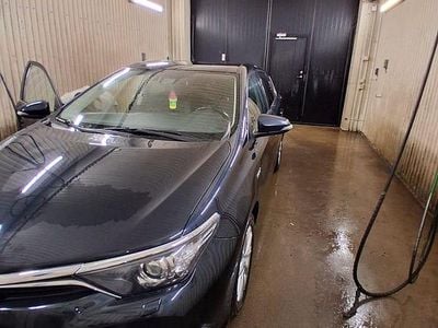Begagnad Toyota Auris Hybrid 2015