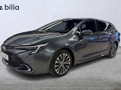 Grå Begagnad 2024 Toyota Corolla Style Kombi | 299 900 kr (Marknadspris)