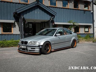 Ljusgrå Begagnad 2001 BMW 330 Performance Sedan | 234 900 kr