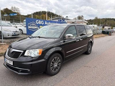 Svart Begagnad 2015 Lancia Voyager Minibuss | 159 900 kr (Marknadspris)