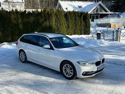 Begagnad BMW 320 Sport Line 190 HK (139 kW) 2015 Vit Kombi