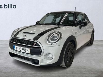 begagnad Mini Cooper S 5-dörrars 5d / ESSENTIAL / Bluetooth / PDC 2019 Silver