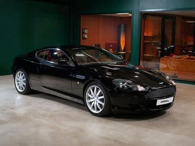 Svart Begagnad 2005 Aston Martin DB9 Sportkupé | 599 900 kr