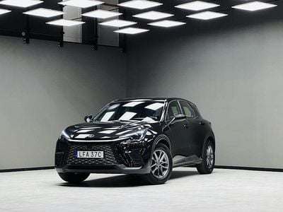 Svart Begagnad 2024 Lexus LBX SUV | 299 900 kr (Superpris)
