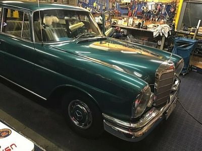 Mörkgrön Begagnad 1961 Mercedes 220 SE Sedan | 210 000 kr