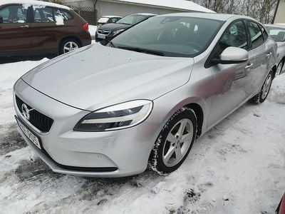 Begagnad Volvo V40 Momentum 120 HK (88 kW) 2017 Silver Halvkombi
