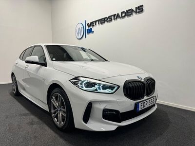 begagnad BMW 118 i AUT M Sport Cockpit Shadowline PDC LED Ny-servad