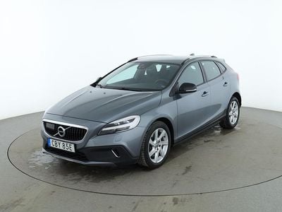 Grå Begagnad 2019 Volvo V40 CC Kombi | 209 000 kr (Marknadspris)