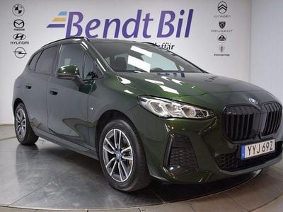 Sanremo green metallic Begagnad 2024 BMW 225 M Sport Minibuss | 369 500 kr