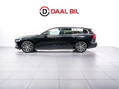 Svart Begagnad 2022 Volvo V60 Inscription Kombi | 259 700 kr (Marknadspris)