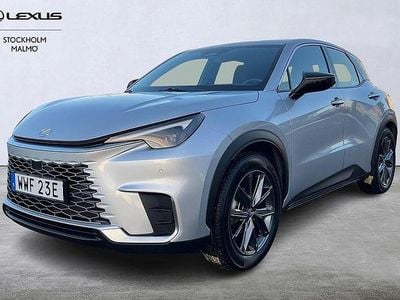 Silver Begagnad 2025 Lexus LBX SUV | 374 000 kr (Marknadspris)
