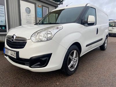 begagnad Opel Combo 1.3 CDTI 90hk Skåp *Transportbil i gott skick*