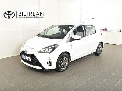 Vit Begagnad 2017 Toyota Yaris Hybrid Active Halvkombi | 162 900 kr (Marknadspris)