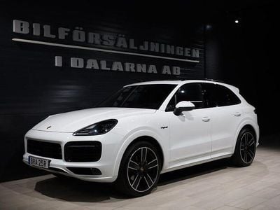 Vit Begagnad 2023 Porsche Cayenne Platinum Edition SUV | 929 000 kr