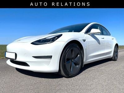 Vit metallic/pärlemo pärlvit multicoat Begagnad 2020 Tesla Model 3 Long Range AWD Sedan | 299 900 kr (Lite dyr)