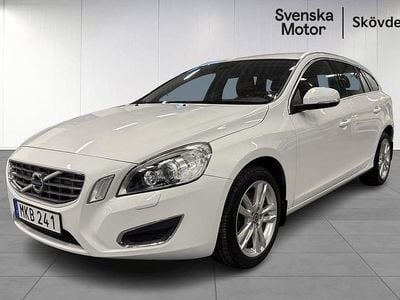 Vit Begagnad 2012 Volvo V60 Summum Kombi | 109 200 kr (Marknadspris)