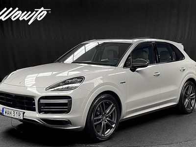 Begagnad Porsche Cayenne Turbo S 549 HK (403 kW) 2023 Ljusgrå SUV