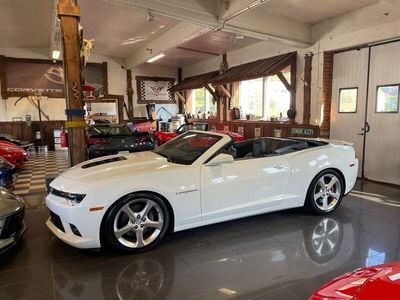 Begagnad Chevrolet Camaro SS 433 HK (318 kW) 2014 Vit Cab