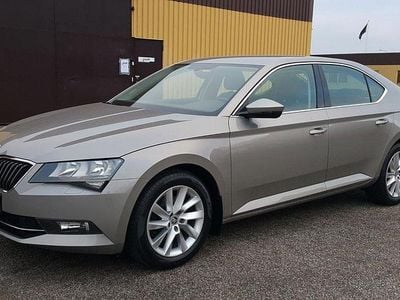 Begagnad Skoda Superb Ambition 150 HK (110 kW) 2016 Ljusbrun Halvkombi