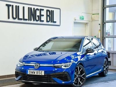 Mörkblå Begagnad 2022 VW Golf VIII R Halvkombi | 374 900 kr (Marknadspris)
