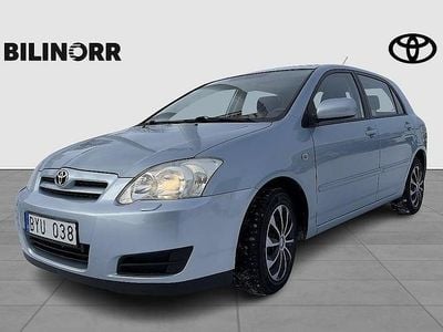 Begagnad Toyota Corolla 112 HK (82 kW) 2006 Blå Halvkombi