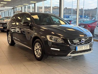 Grå Begagnad 2016 Volvo V60 CC Kombi | 149 900 kr