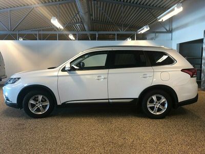 Vit Begagnad 2017 Mitsubishi Outlander SUV | 275 000 kr (Dyr)