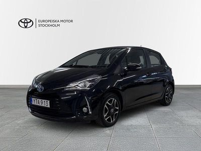 Svart Begagnad 2018 Toyota Yaris Hybrid Active Halvkombi | 159 900 kr (Marknadspris)