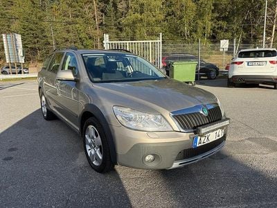 Begagnad Skoda Octavia Scout 160 HK (117 kW) 2011 Ljusbrun Kombi