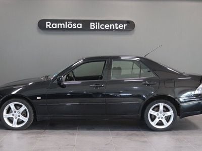 Begagnad Lexus IS200 155 HK (114 kW) 2004 Svart Sedan
