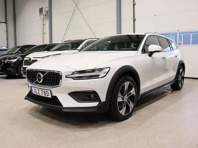 Vit Begagnad 2019 Volvo V60 CC Momentum Kombi | 298 900 kr (Lite dyr)