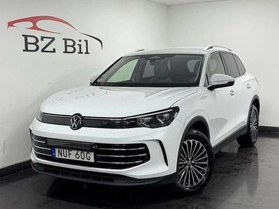 Vit Begagnad 2024 VW Tiguan Elegance SUV | 429 900 kr (Marknadspris)