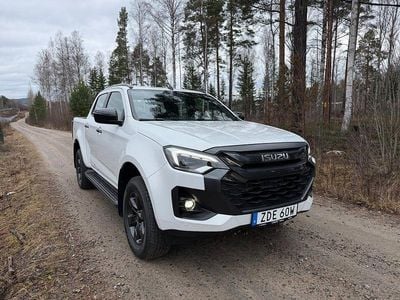 Vit Begagnad 2024 Isuzu D-Max Pickup | 729 000 kr (Marknadspris)