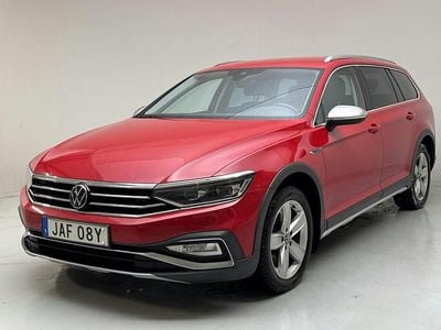 Röd Begagnad 2023 VW Passat Alltrack Business Kombi | 249 000 kr (Bra pris)