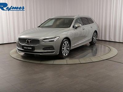 Grå Begagnad 2023 Volvo V90 Core Kombi | 409 900 kr (Marknadspris)