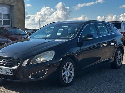 Svart Begagnad 2013 Volvo V60 Momentum Kombi | 89 500 kr (Marknadspris)