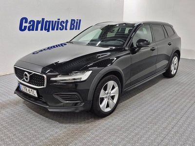 Svart Begagnad 2022 Volvo V60 CC Kombi | 329 000 kr (Marknadspris)