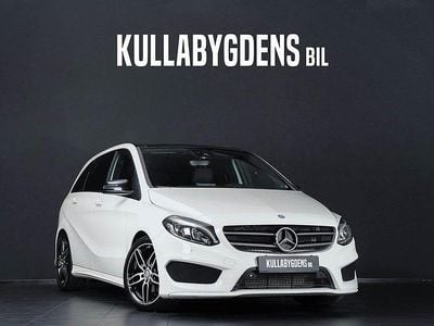 Kalcitvit med svart läderklädsel Begagnad 2017 Mercedes 200 AMG Halvkombi | 189 000 kr