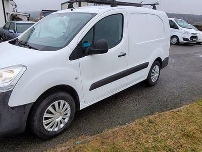 Vit Begagnad 2016 Peugeot Partner Minibuss | 99 000 kr (Marknadspris)